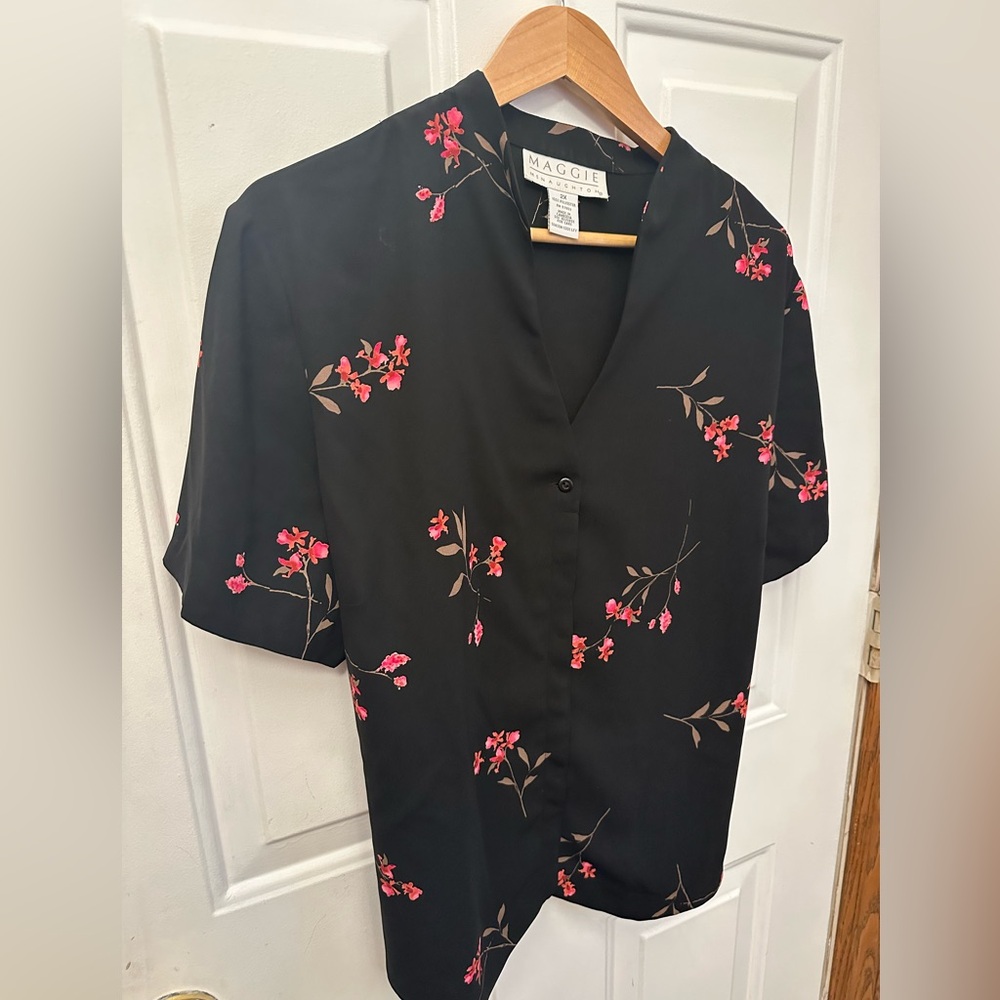 Black Floral Women's Top 2X Maggie McNaughton